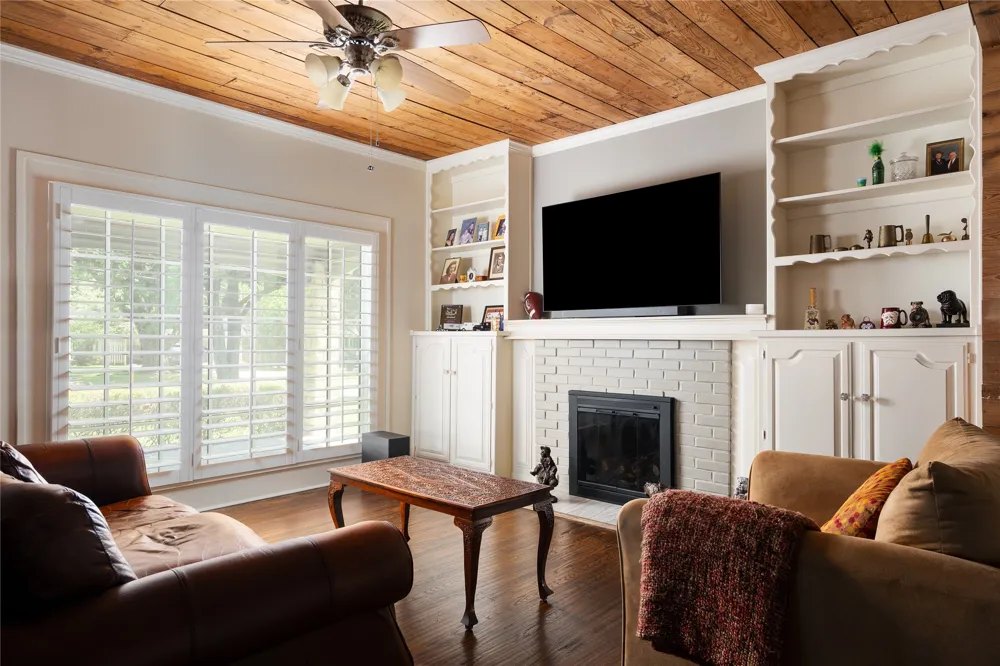 406 E Main Street Whitesboro, TX 76273