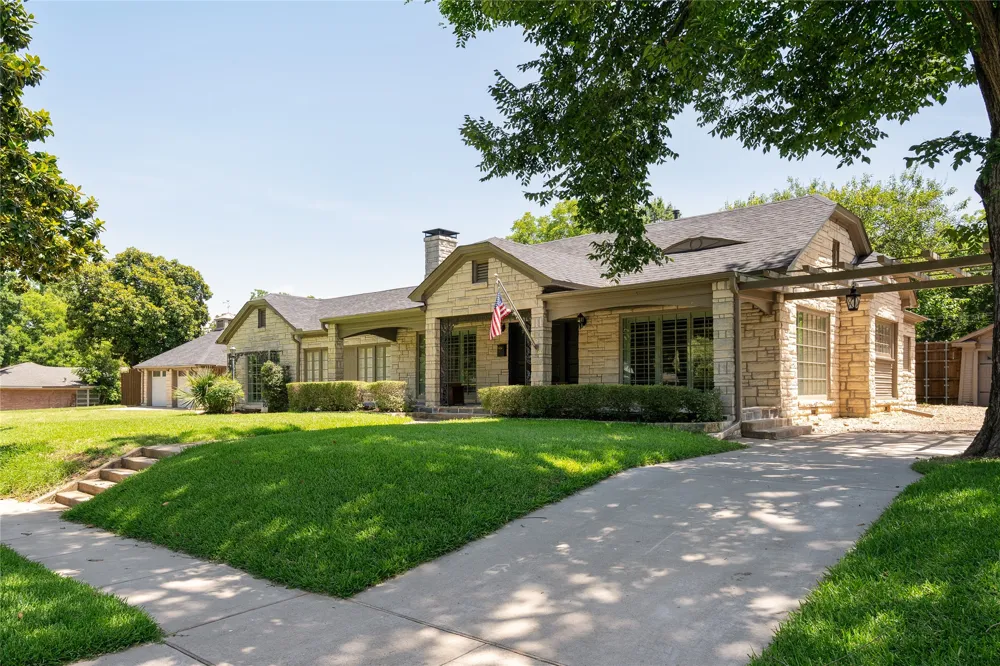406 E Main Street Whitesboro, TX 76273