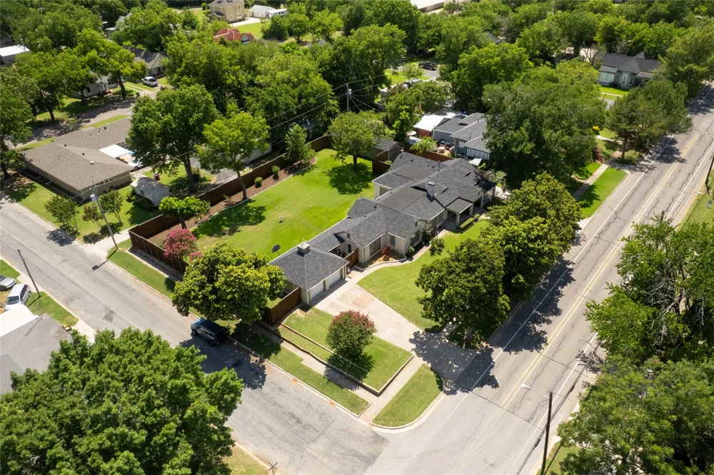 406 E Main Street Whitesboro, TX 76273