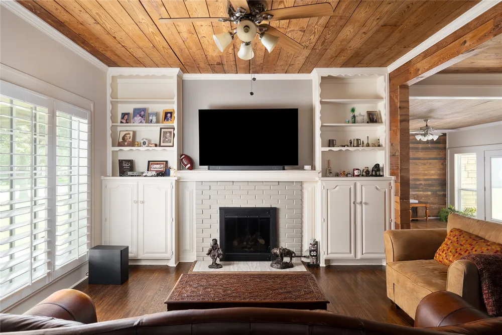 406 E Main Street Whitesboro, TX 76273