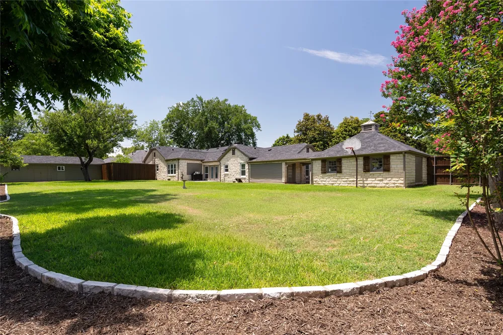 406 E Main Street Whitesboro, TX 76273