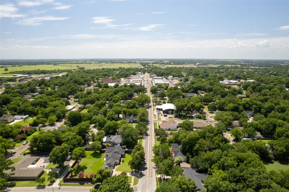 406 E Main Street Whitesboro, TX 76273