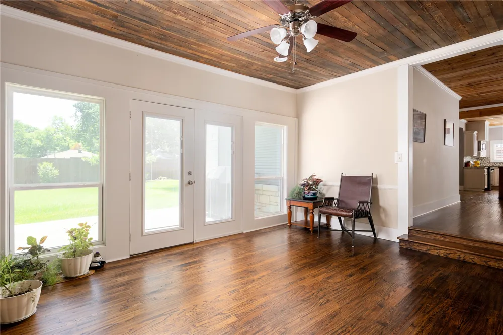 406 E Main Street Whitesboro, TX 76273