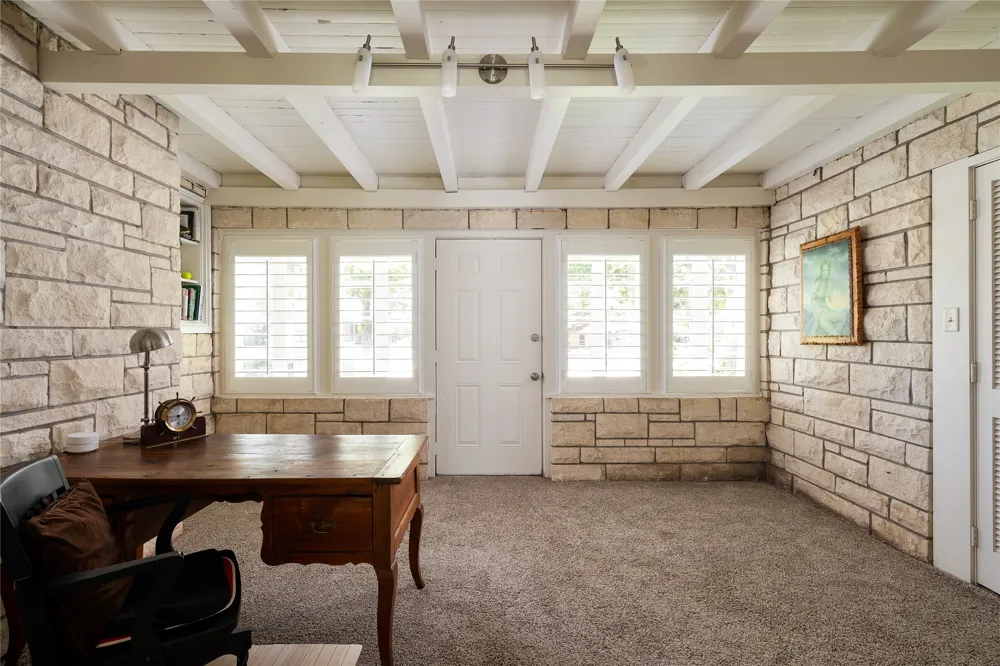 406 E Main Street Whitesboro, TX 76273