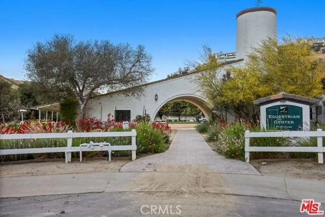 19 Round Up Road Bell Canyon, CA 91307