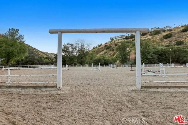 19 Round Up Road Bell Canyon, CA 91307