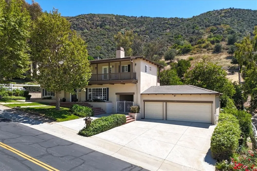 19 Round Up Road Bell Canyon, CA 91307