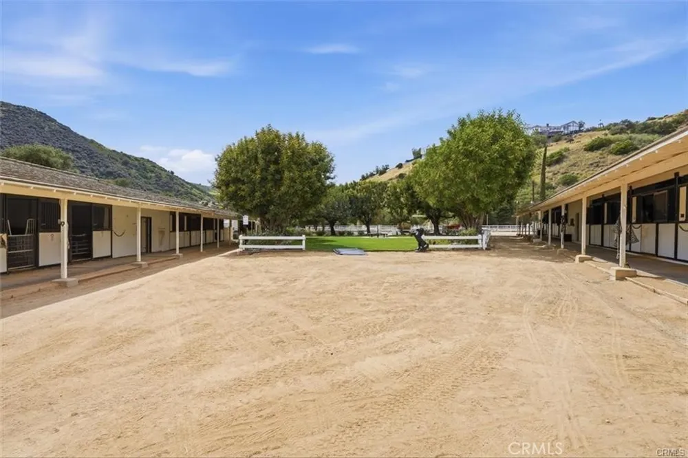 19 Round Up Road Bell Canyon, CA 91307