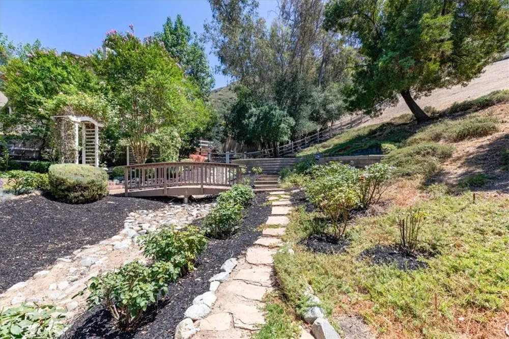 19 Round Up Road Bell Canyon, CA 91307