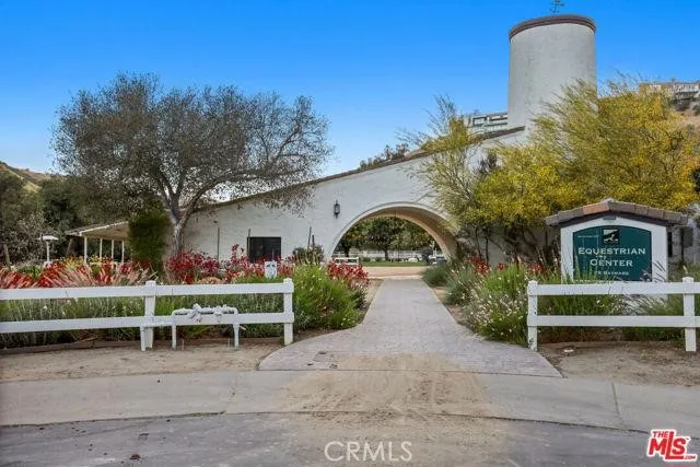 19 Round Up Road Bell Canyon, CA 91307