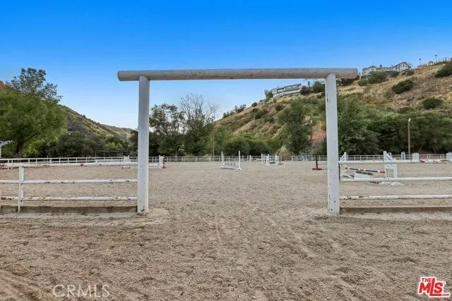 19 Round Up Road Bell Canyon, CA 91307