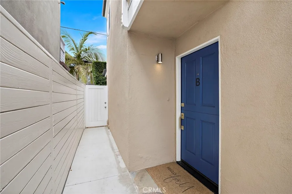 214 20th Street #B Newport Beach, CA 92663