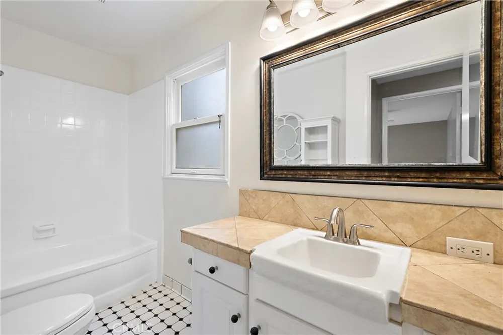 214 20th Street #B Newport Beach, CA 92663