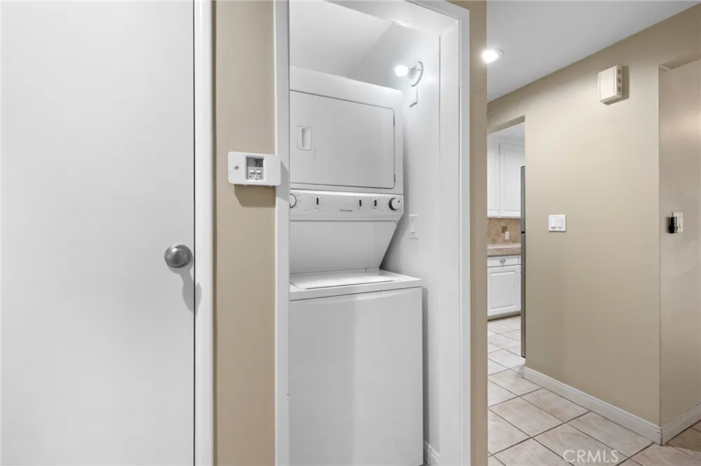 214 20th Street #B Newport Beach, CA 92663