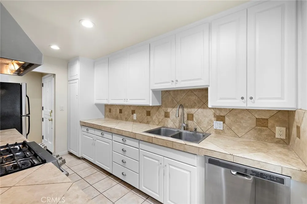214 20th Street #B Newport Beach, CA 92663