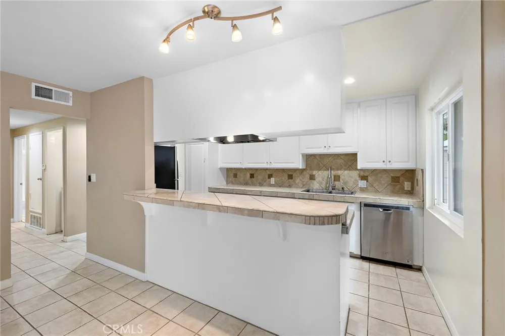 214 20th Street #B Newport Beach, CA 92663