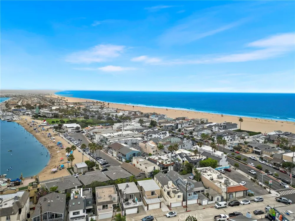 214 20th Street #B Newport Beach, CA 92663