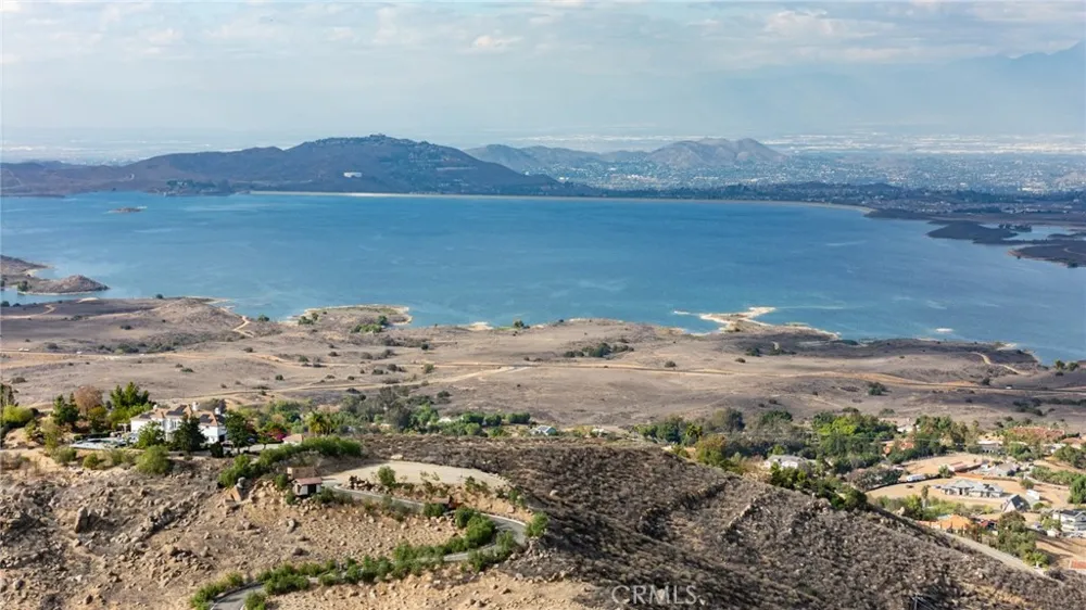 14735 Descanso Lake Mathews, CA 92570
