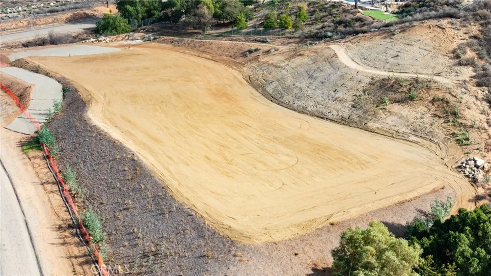 14735 Descanso Lake Mathews, CA 92570