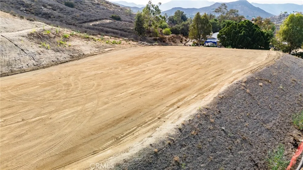 14735 Descanso Lake Mathews, CA 92570