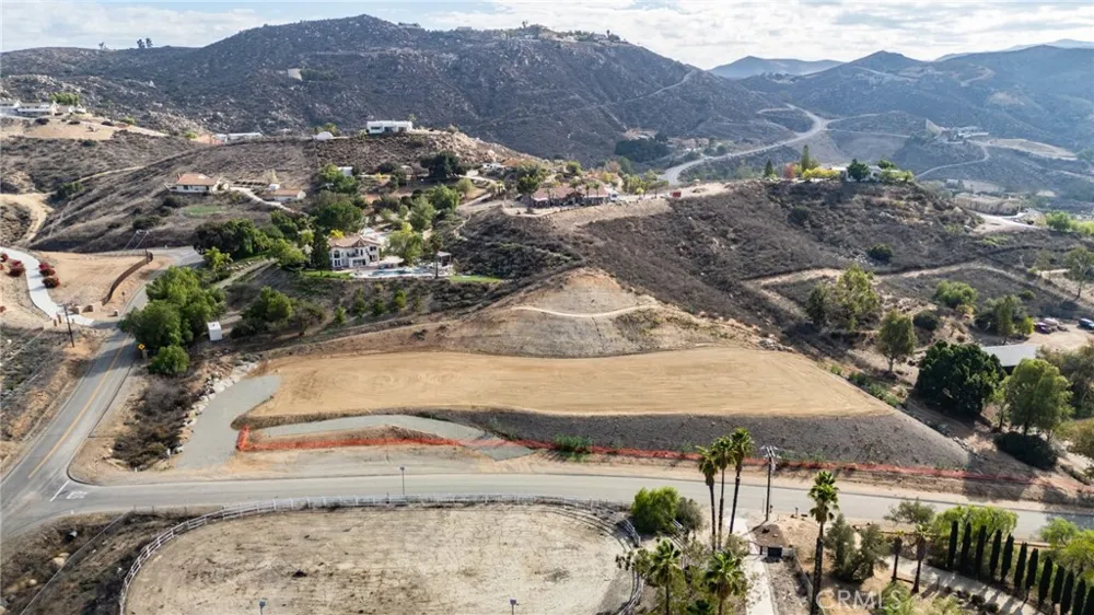 14735 Descanso Lake Mathews, CA 92570