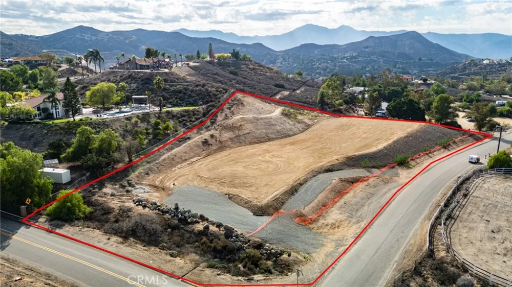 14735 Descanso Lake Mathews, CA 92570