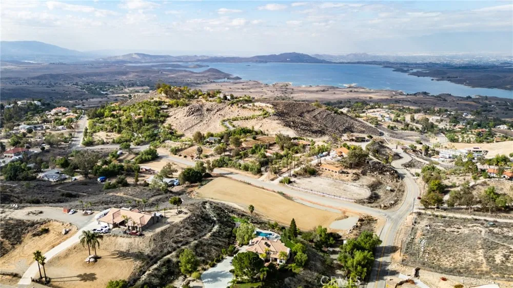 14735 Descanso Lake Mathews, CA 92570