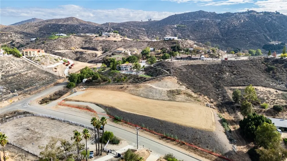 14735 Descanso Lake Mathews, CA 92570