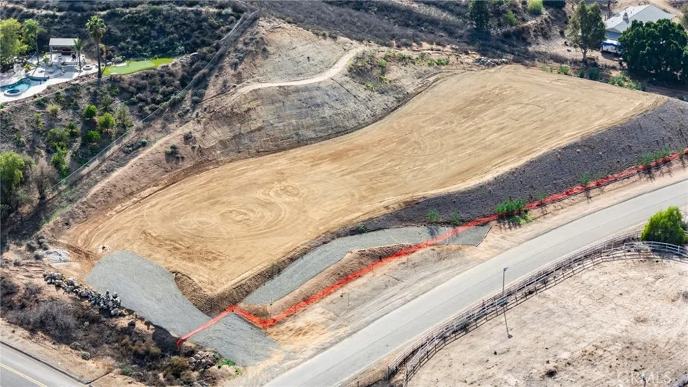 14735 Descanso Lake Mathews, CA 92570