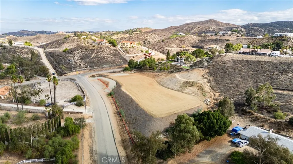 14735 Descanso Lake Mathews, CA 92570