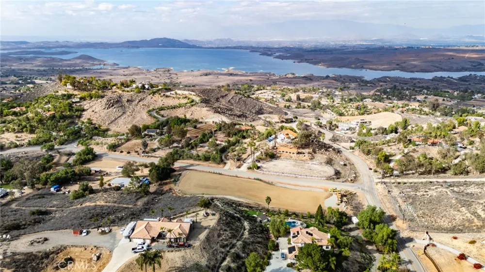 14735 Descanso Lake Mathews, CA 92570
