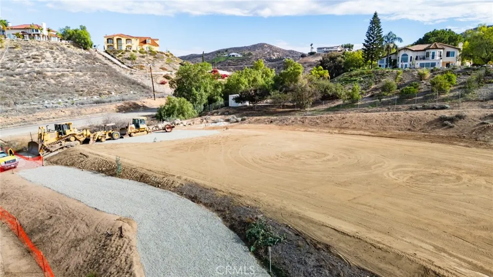 14735 Descanso Lake Mathews, CA 92570