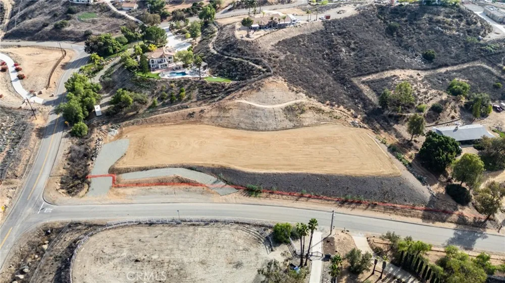 14735 Descanso Lake Mathews, CA 92570
