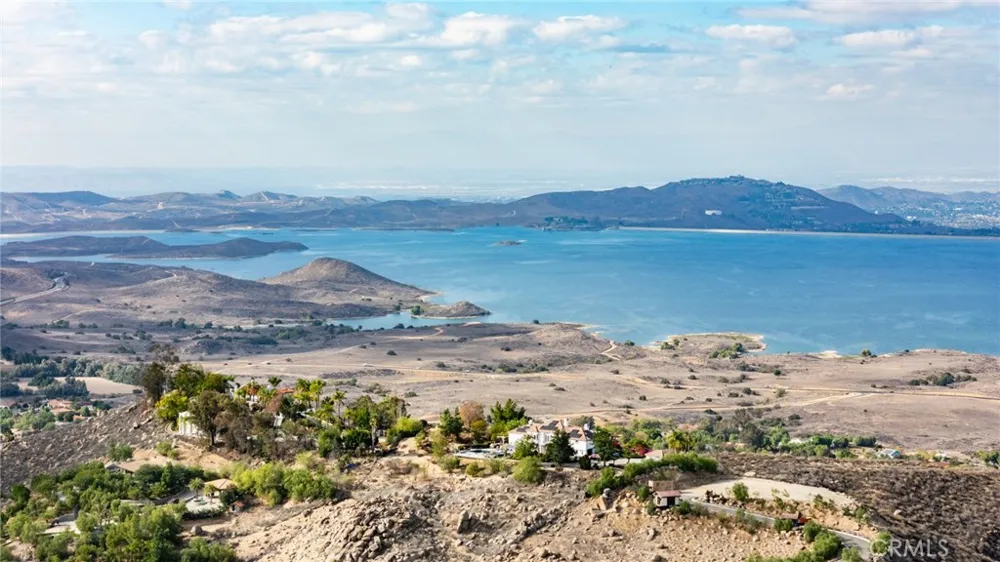 14735 Descanso Lake Mathews, CA 92570