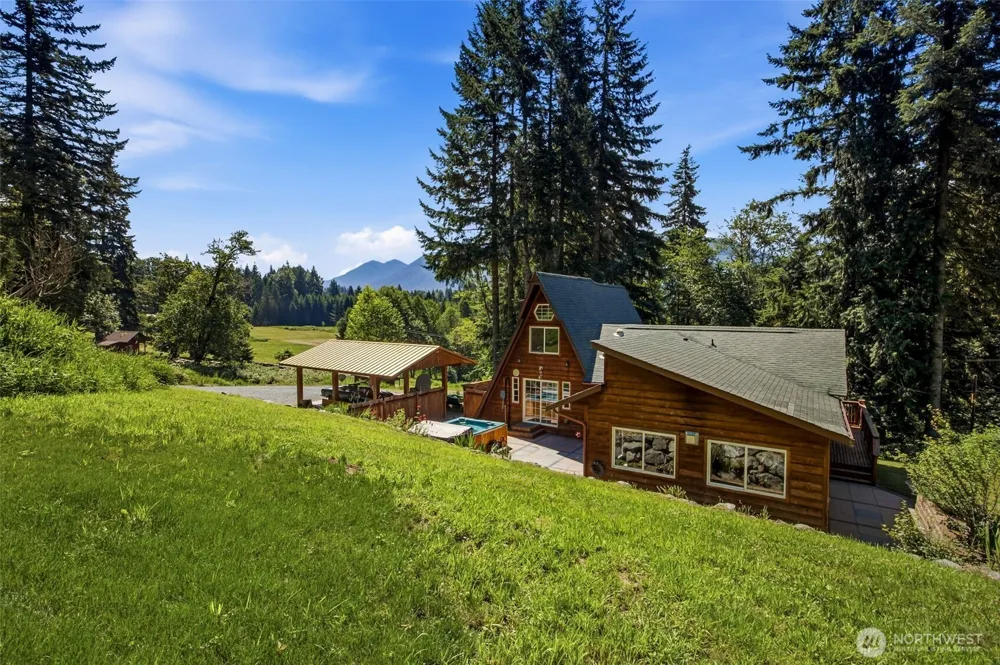 33217 Mount Tahoma Canyon Road E Ashford, WA 98304