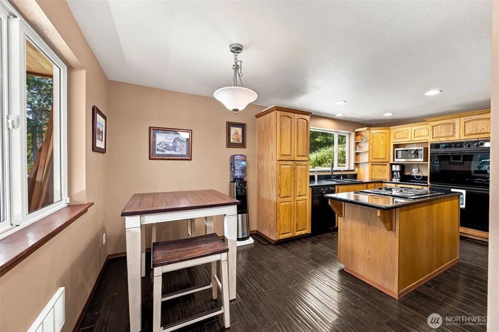 33217 Mount Tahoma Canyon Road E Ashford, WA 98304