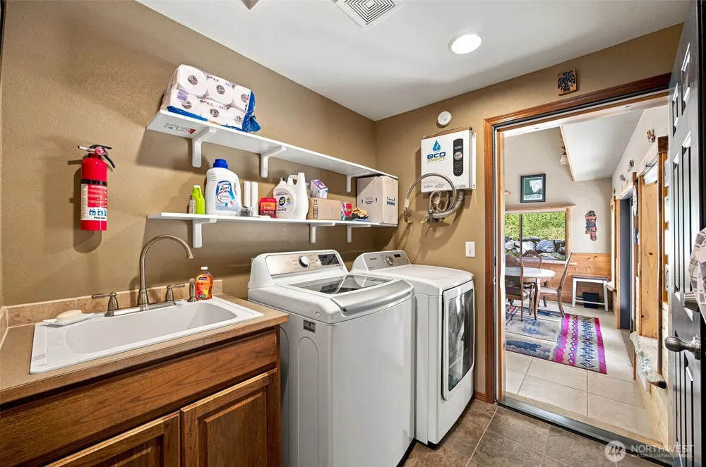 33217 Mount Tahoma Canyon Road E Ashford, WA 98304