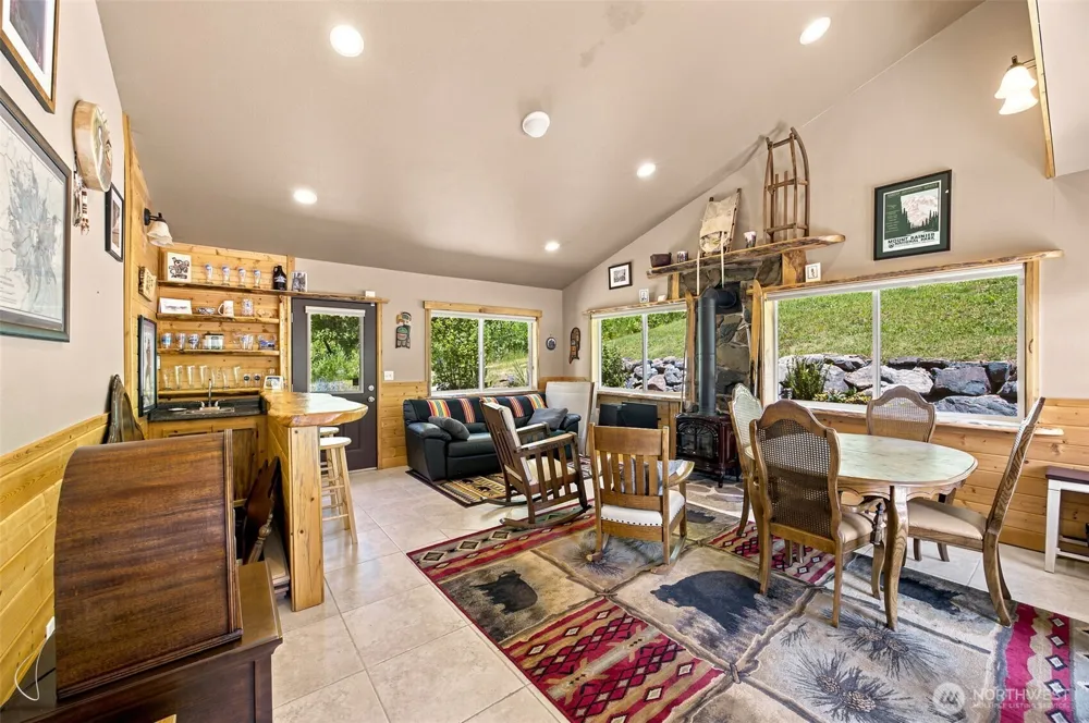33217 Mount Tahoma Canyon Road E Ashford, WA 98304