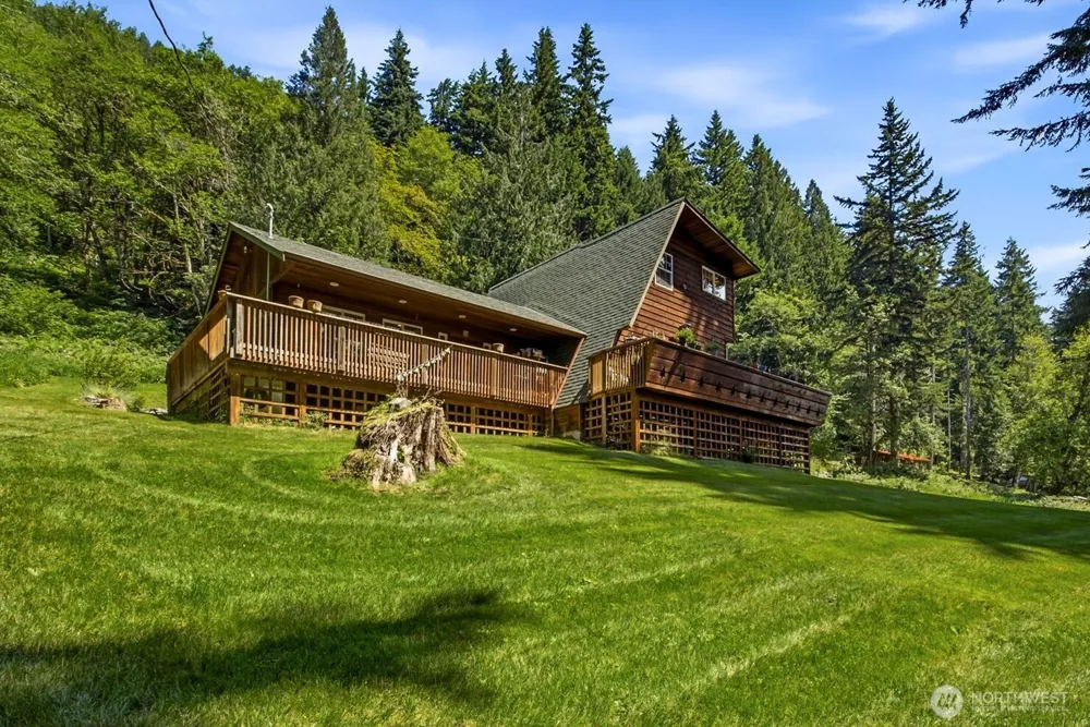 33217 Mount Tahoma Canyon Road E Ashford, WA 98304