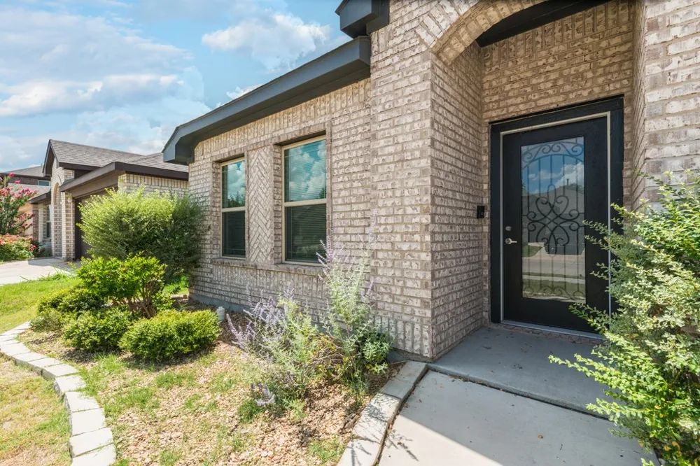 1157 Country Glen Drive Godley, TX 76044