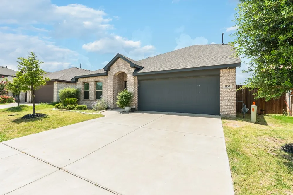1157 Country Glen Drive Godley, TX 76044