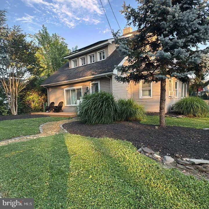 1014 W KINGS HIGHWAY Mount Ephraim, NJ 08059