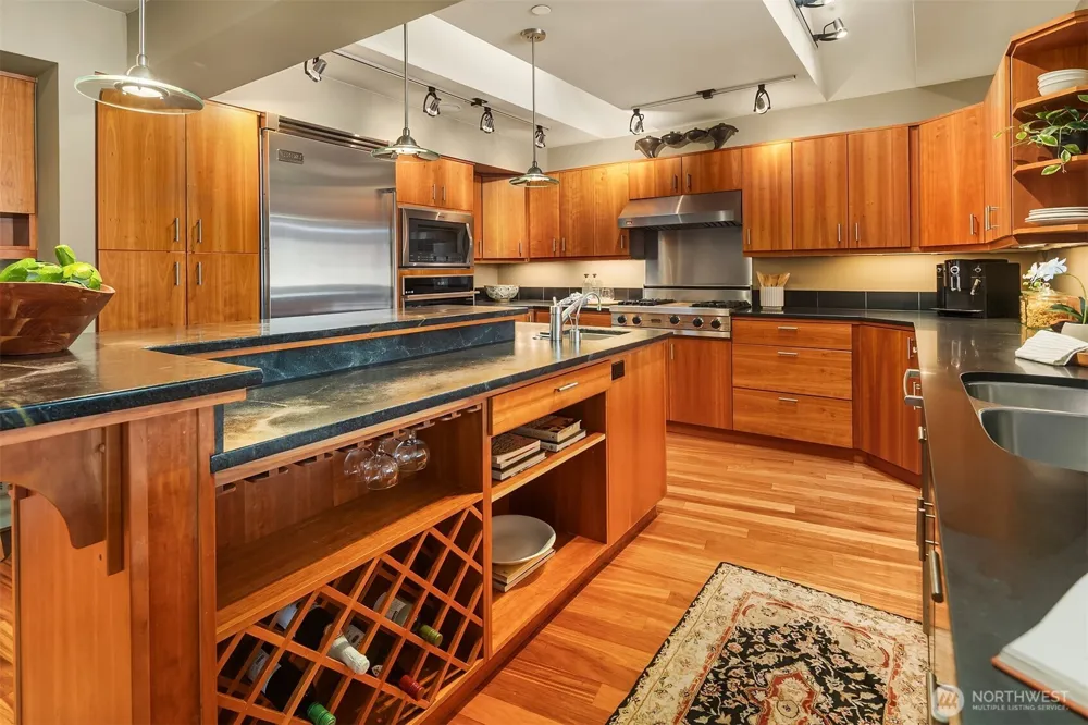 267 Shannon Drive SE Bainbridge Island, WA 98110