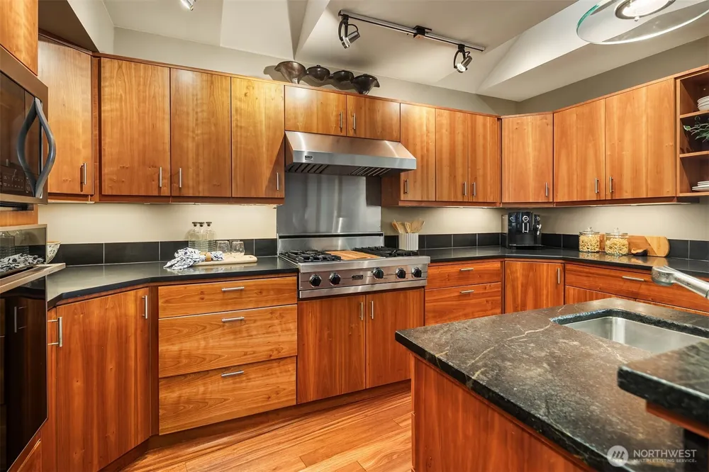 267 Shannon Drive SE Bainbridge Island, WA 98110