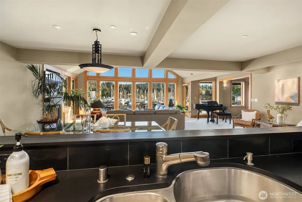 267 Shannon Drive SE Bainbridge Island, WA 98110