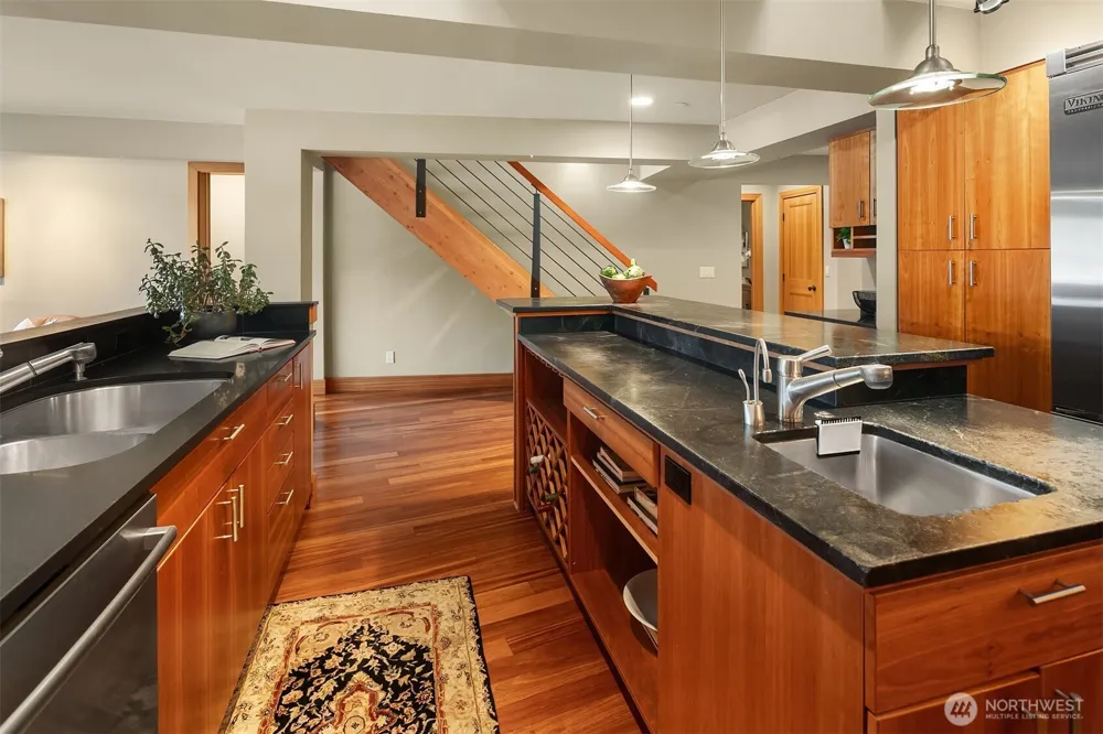267 Shannon Drive SE Bainbridge Island, WA 98110