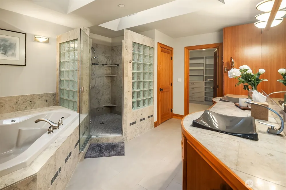 267 Shannon Drive SE Bainbridge Island, WA 98110