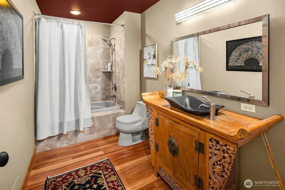 267 Shannon Drive SE Bainbridge Island, WA 98110