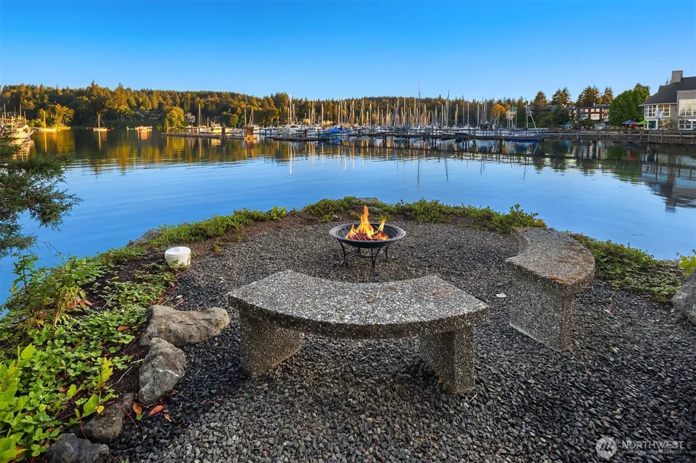 267 Shannon Drive SE Bainbridge Island, WA 98110