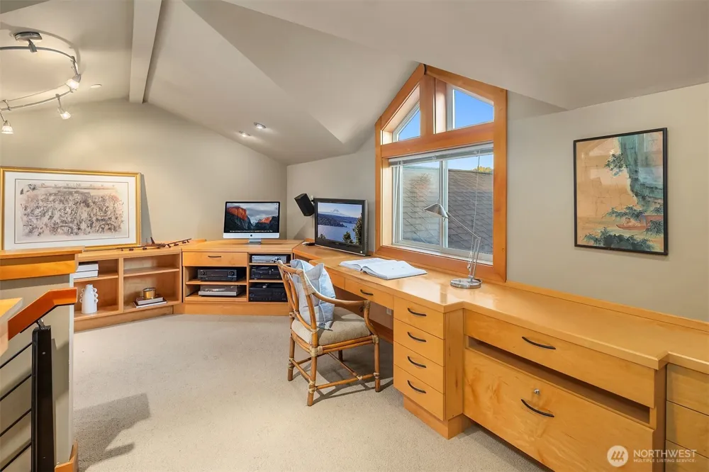 267 Shannon Drive SE Bainbridge Island, WA 98110